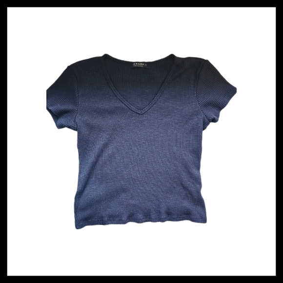 Liz & Sara Tops - ♠️10/$10♠️ V-Neck Ribbed Knit Crop Top
